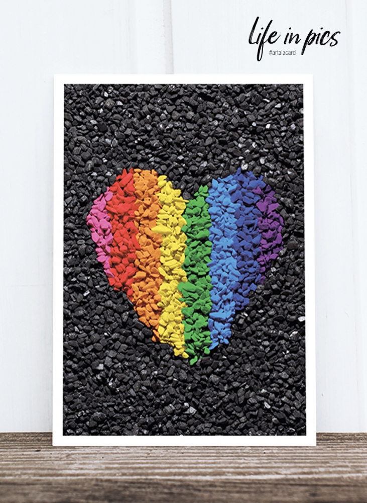 Bild 1 von Foto-Postkarte: Rainbow heart