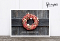 Foto-Postkarte: Red wreath on wood